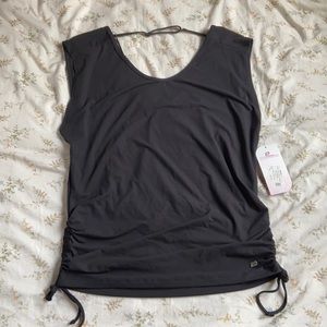 Roadrunner basic black workout top size large in great condition never worn